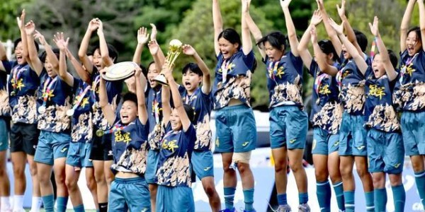 开云官网-从校园操场踢进“国字号” 四川四朵女足小花正迎风绽放｜闪闪发光的TA